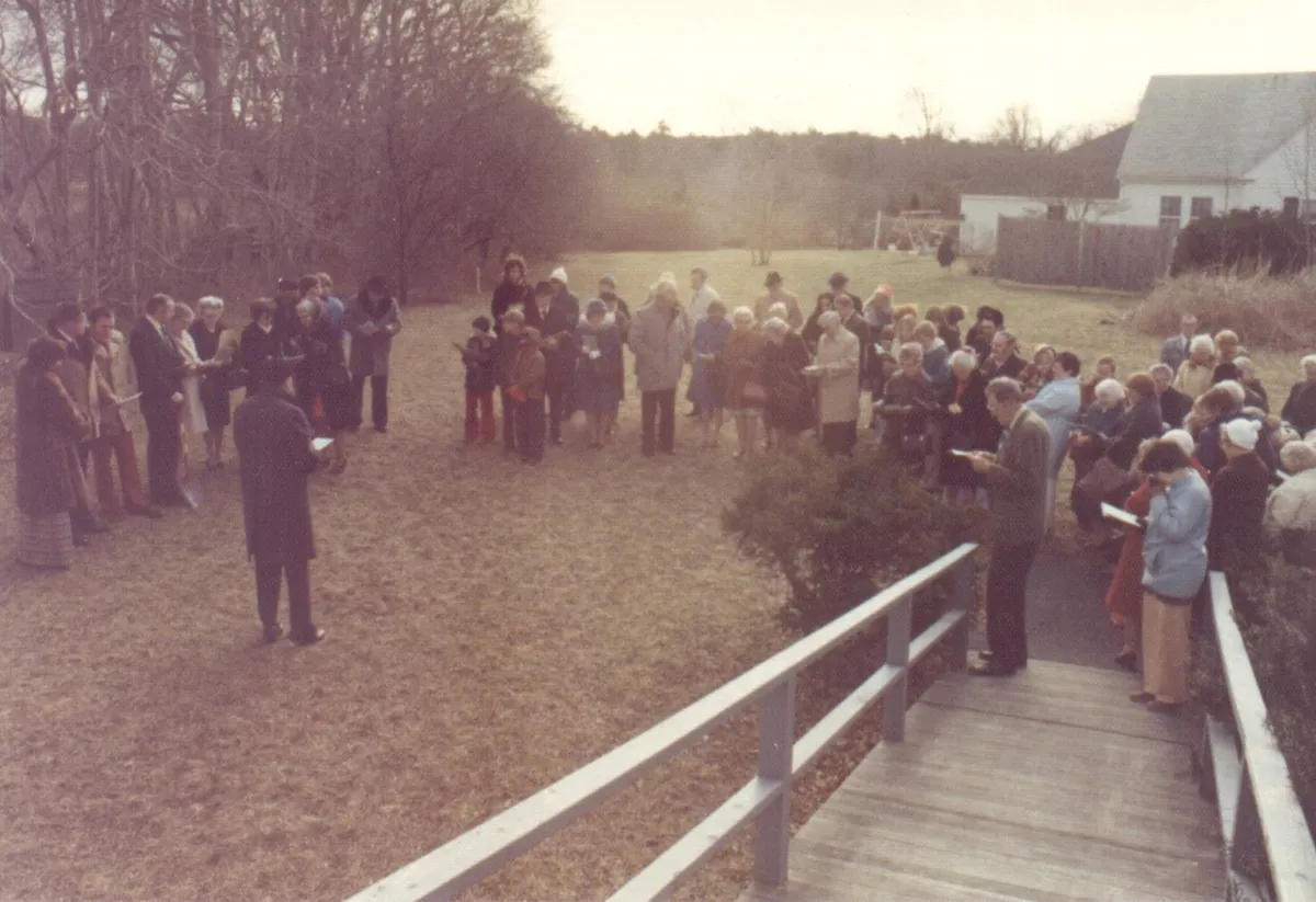 The congregation outside, praying